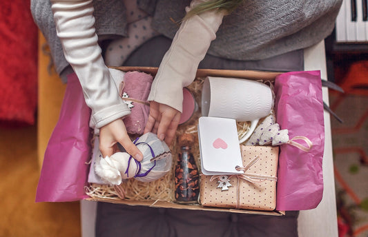 Best Friend Gift Ideas: Thoughtful Hampers to Surprise Your BFF