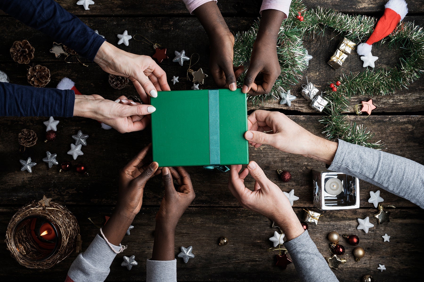 Christmas Gift Ideas for Friends: Thoughtful, Fun & Festive Hampers They’ll Absolutely Love