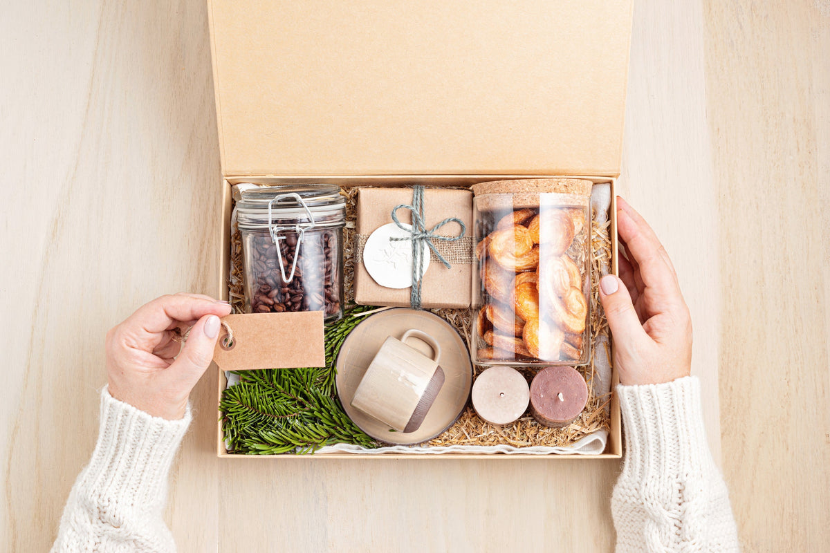 What to Put in a Gift Hamper | Thoughtful Ideas & Tips | The Complete ...